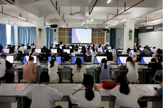 图书馆举办“书海研途 公考启航”中科VIPExam考试...